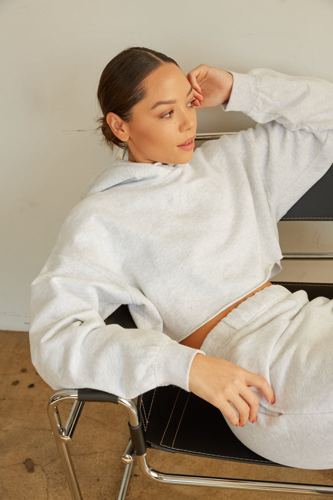 Girlfriend Crop Hoodie In Cloud Grey