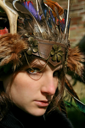 Easy instructions for making a feather tiara for cosplay and LARP.